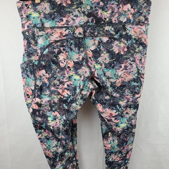 Women's Lululemon Fast And Free Crop II Size 12 Dappled Daze Multi Floral Nulux - Picture 3 of 8